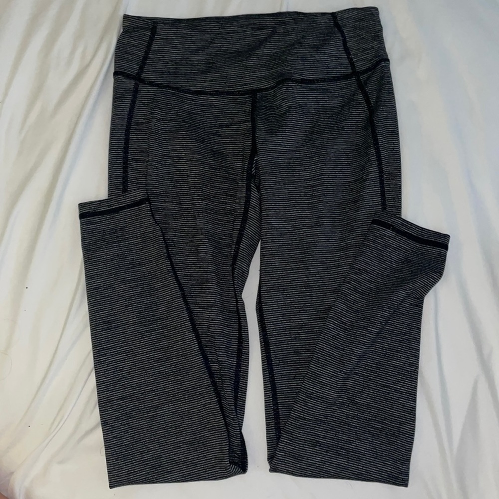 old navy active black and white striped leggings